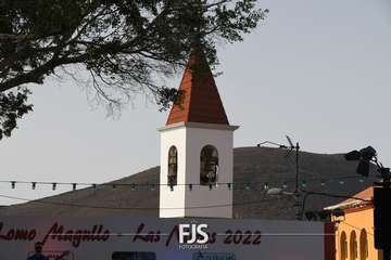 Lomo Magullo abraza la vida con la escultura homenaje a la Traída del Agua/Francisco Javier Santana y TA.